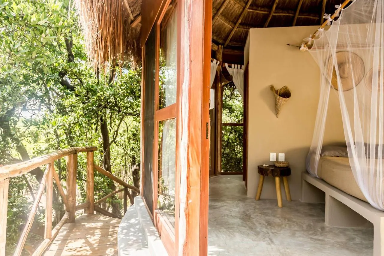 Hotel Mamasan Treehouses & Cabins Tulum