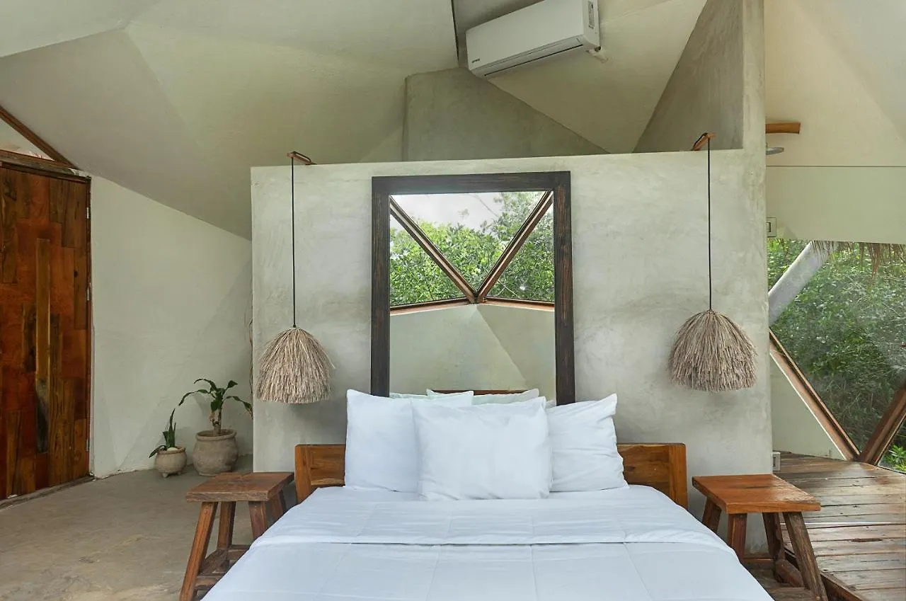 Hotel Mamasan Treehouses & Cabins Tulum