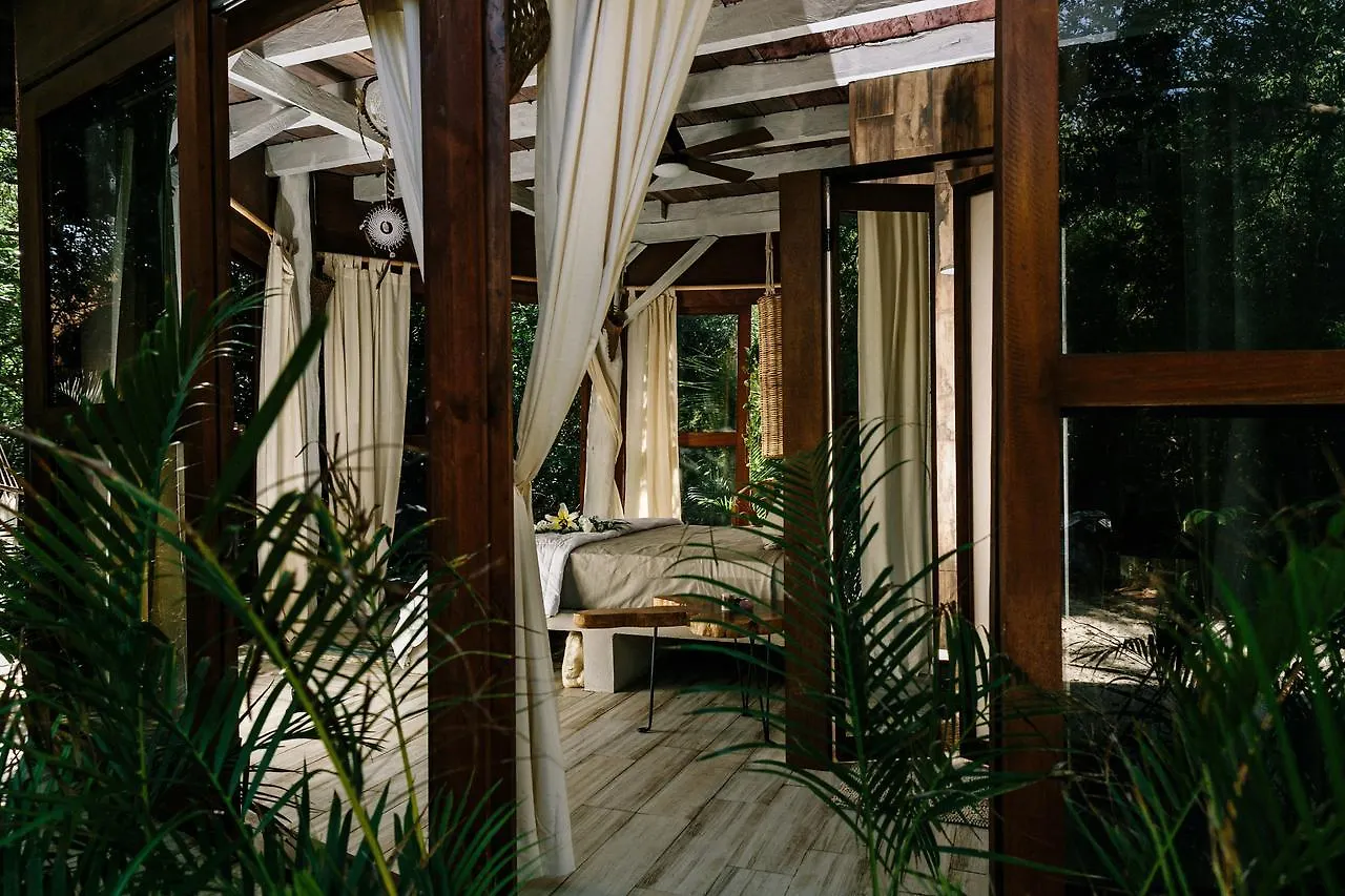 Mamasan Treehouses & Cabins Tulum