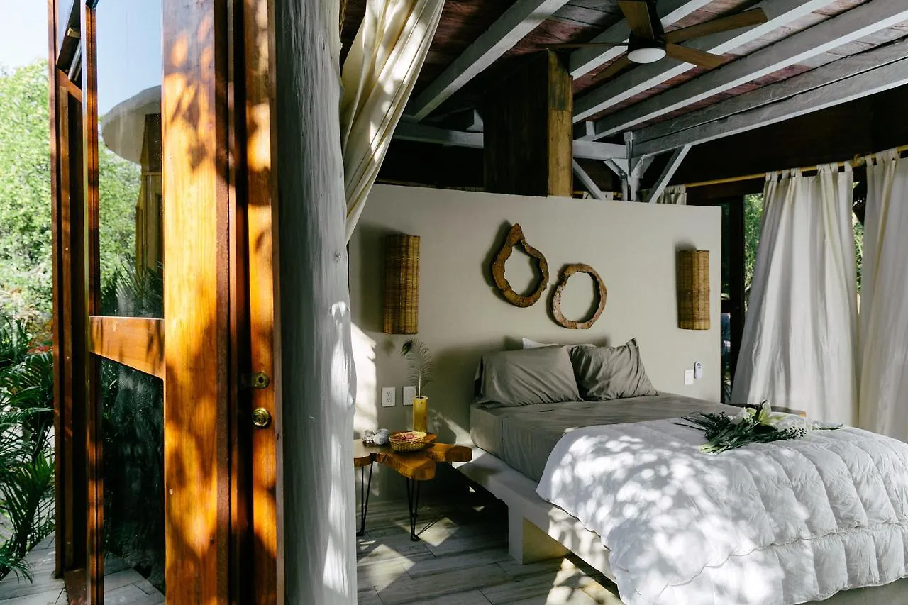 Mamasan Treehouses & Cabins Tulum
